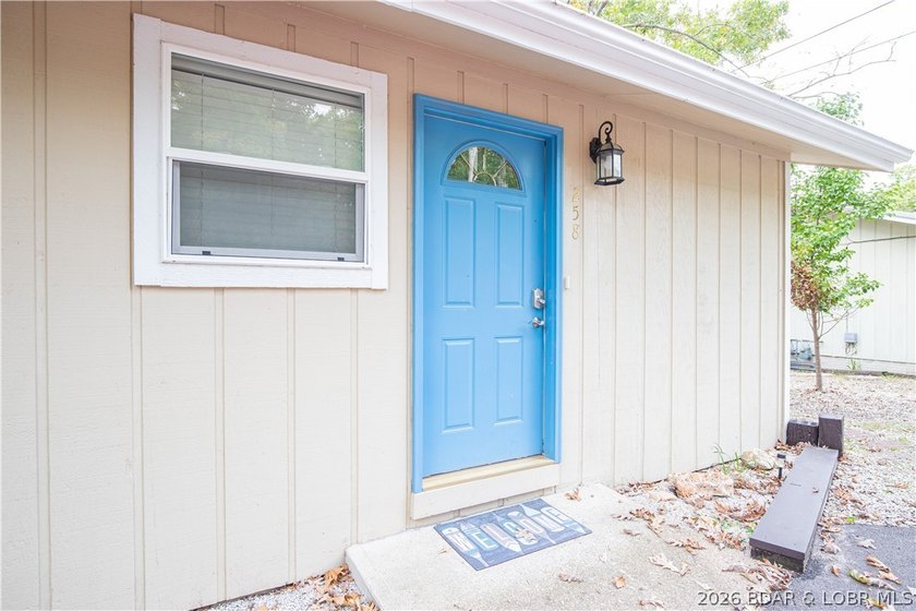 THIS IS IT! Lakefront living at its finest!! This beautifully - photo 6