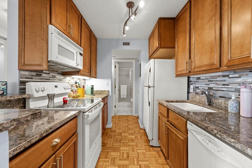 Enjoy easy downtown living in this beautifully maintained - photo 6