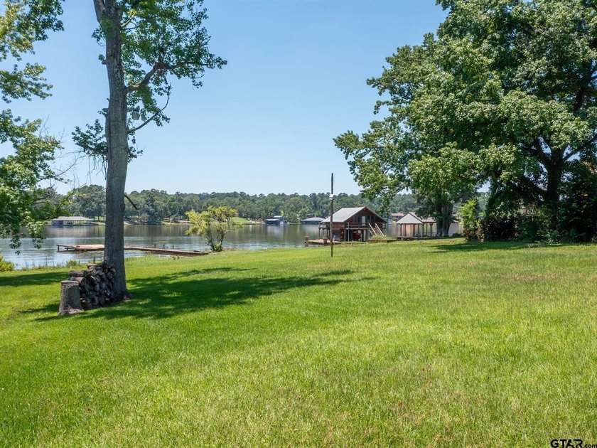 AMAZING Lake Tyler location, this gorgeous over-sized 1.4536 ac - photo 3