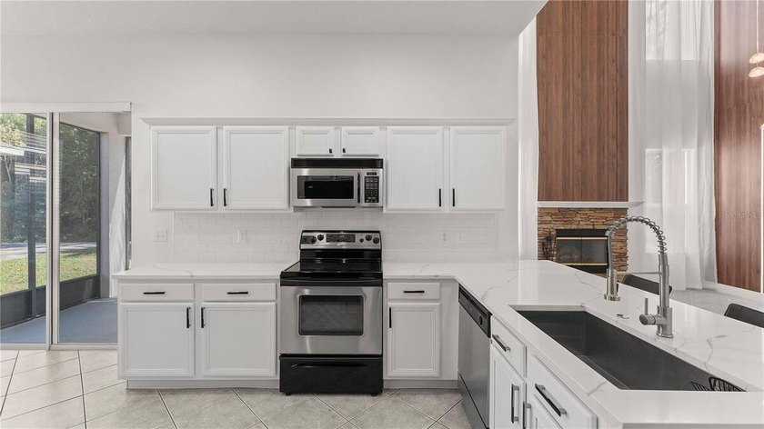 A beautiful, fully remodeled home featuring a new roof and new - photo 15