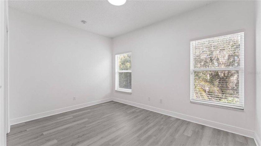 A beautiful, fully remodeled home featuring a new roof and new - photo 19