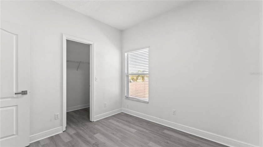 A beautiful, fully remodeled home featuring a new roof and new - photo 20