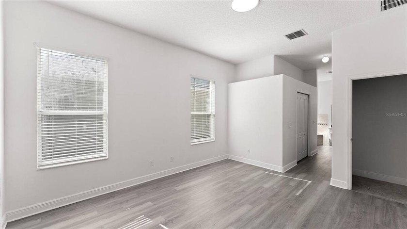 A beautiful, fully remodeled home featuring a new roof and new - photo 21
