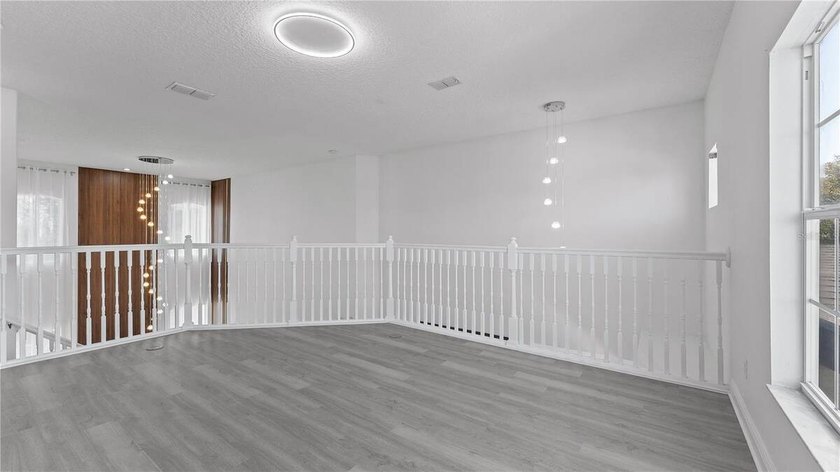 A beautiful, fully remodeled home featuring a new roof and new - photo 28