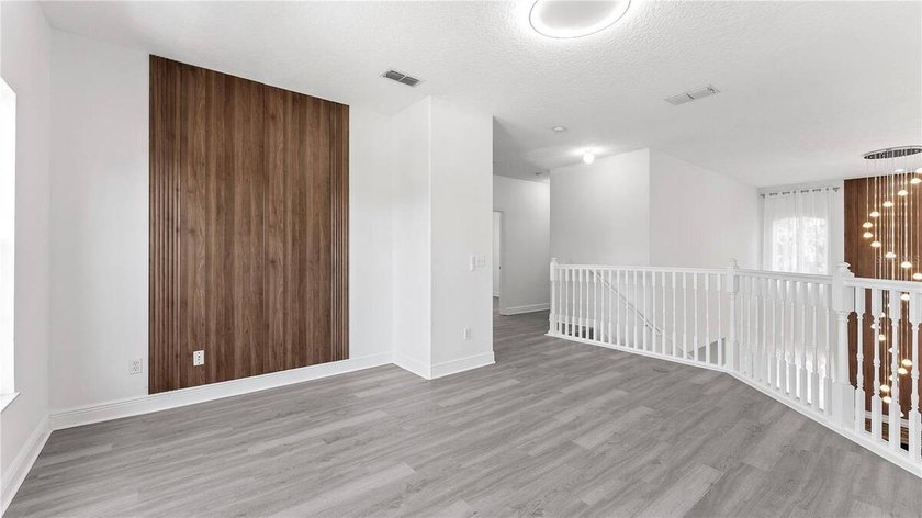 A beautiful, fully remodeled home featuring a new roof and new - photo 29