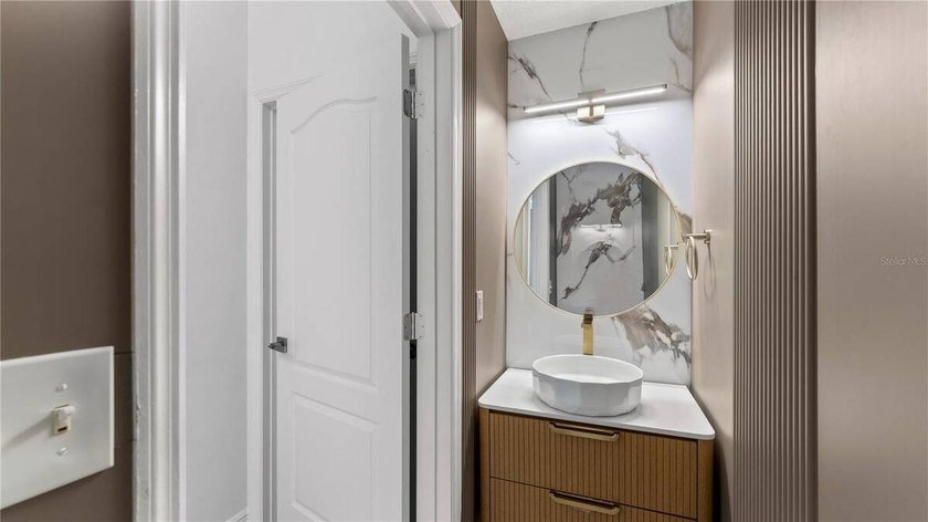 A beautiful, fully remodeled home featuring a new roof and new - photo 31