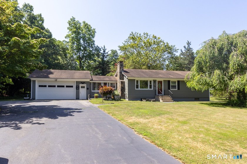 Nestled on more than 1.4 private acres, this sprawling ranch - photo 3