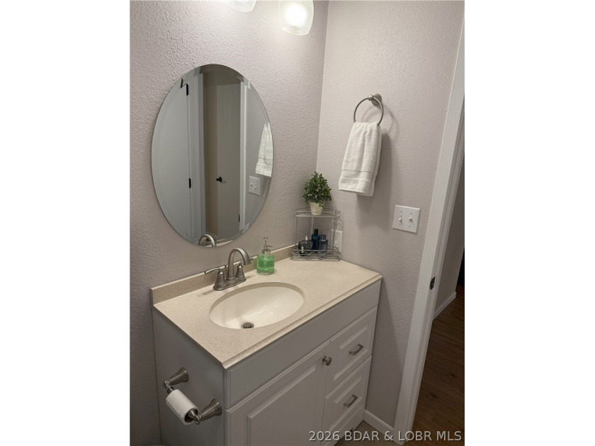 This is a really nice highly desired WALK IN unit with LVP - photo 4