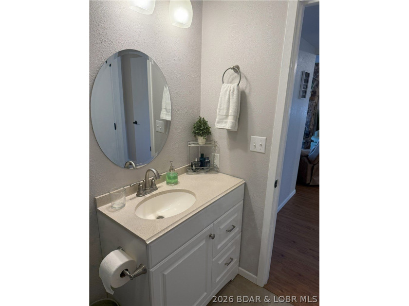 This is a really nice highly desired WALK IN unit with LVP - photo 9