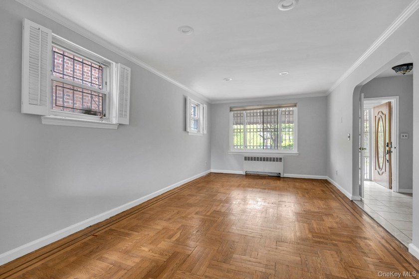 Welcome to this beautifully maintained and exceptionally bright - photo 3