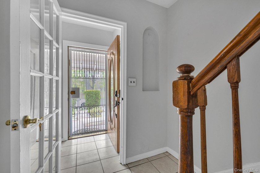 Welcome to this beautifully maintained and exceptionally bright - photo 4