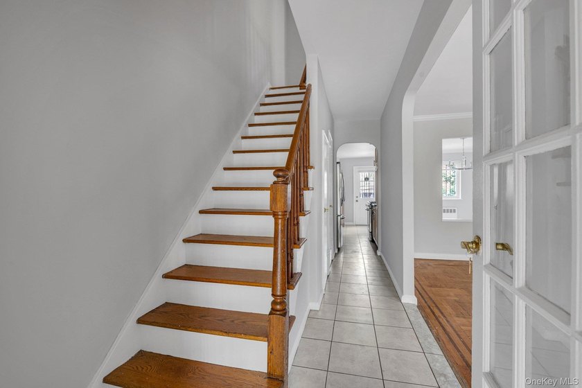 Welcome to this beautifully maintained and exceptionally bright - photo 5