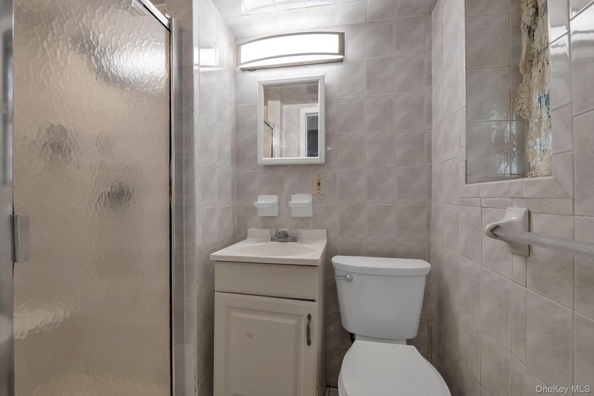 Welcome to this beautifully maintained and exceptionally bright - photo 9