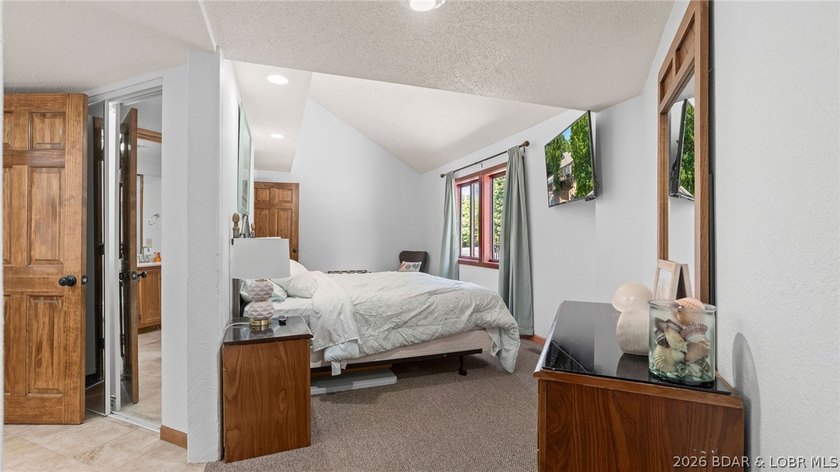 Welcome to this beautifully updated 3-bedroom, 2.5 bath - photo 16