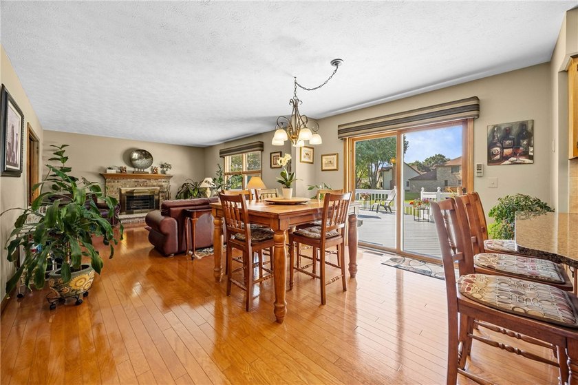 Welcome to this impeccably maintained 4-bedroom, 3.5-bath - photo 16