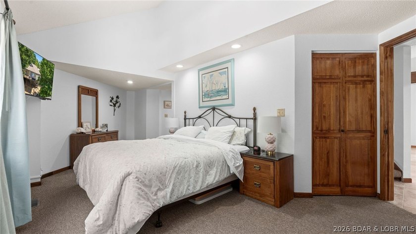 Welcome to this beautifully updated 3-bedroom, 2.5 bath - photo 17