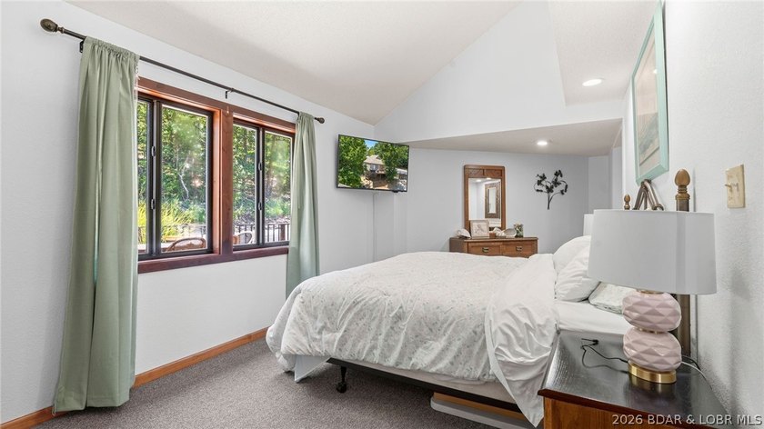Welcome to this beautifully updated 3-bedroom, 2.5 bath - photo 18