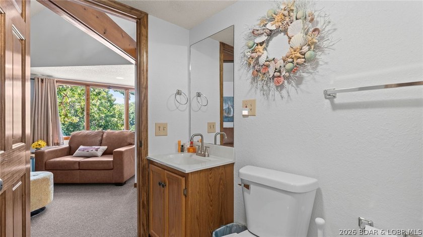 Welcome to this beautifully updated 3-bedroom, 2.5 bath - photo 21