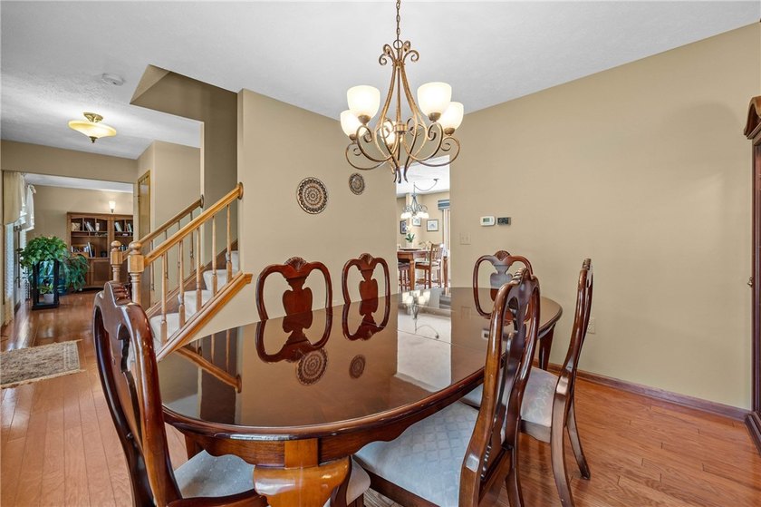 Welcome to this impeccably maintained 4-bedroom, 3.5-bath - photo 21