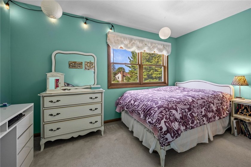 Welcome to this impeccably maintained 4-bedroom, 3.5-bath - photo 28
