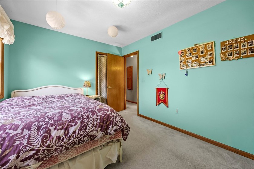 Welcome to this impeccably maintained 4-bedroom, 3.5-bath - photo 29