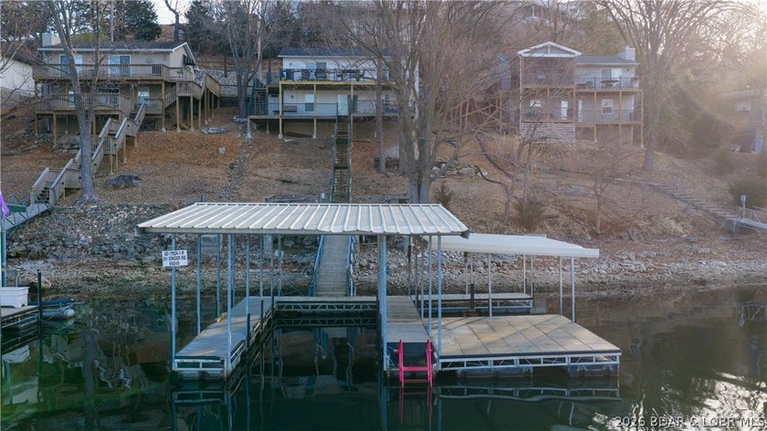 Beautifully updated 3 bed, 2 bath lakefront home at the 3MM in a - photo 2