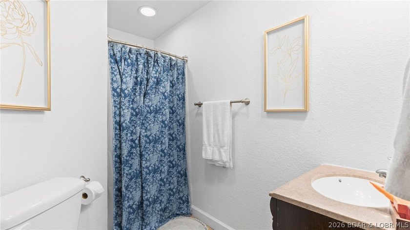 Welcome to this beautifully updated 3-bedroom, 2.5 bath - photo 34