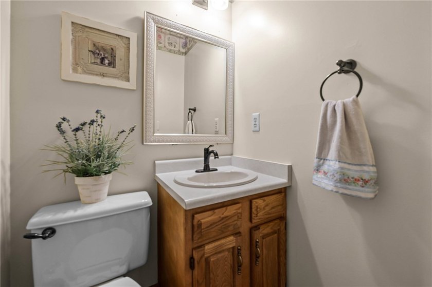 Welcome to this impeccably maintained 4-bedroom, 3.5-bath - photo 34