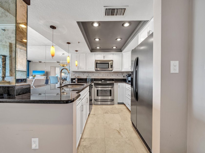Great unit in sought after East Pass Towers Condominium. This - photo 4