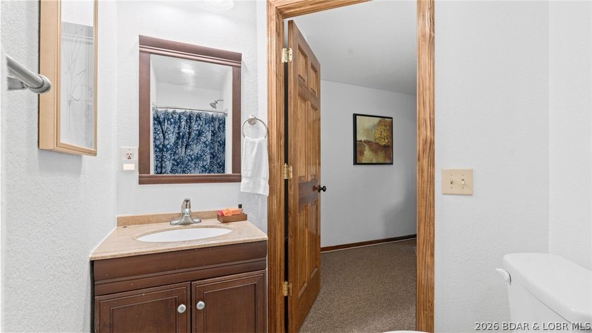 Welcome to this beautifully updated 3-bedroom, 2.5 bath - photo 35