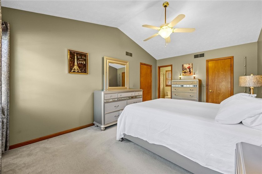Welcome to this impeccably maintained 4-bedroom, 3.5-bath - photo 38