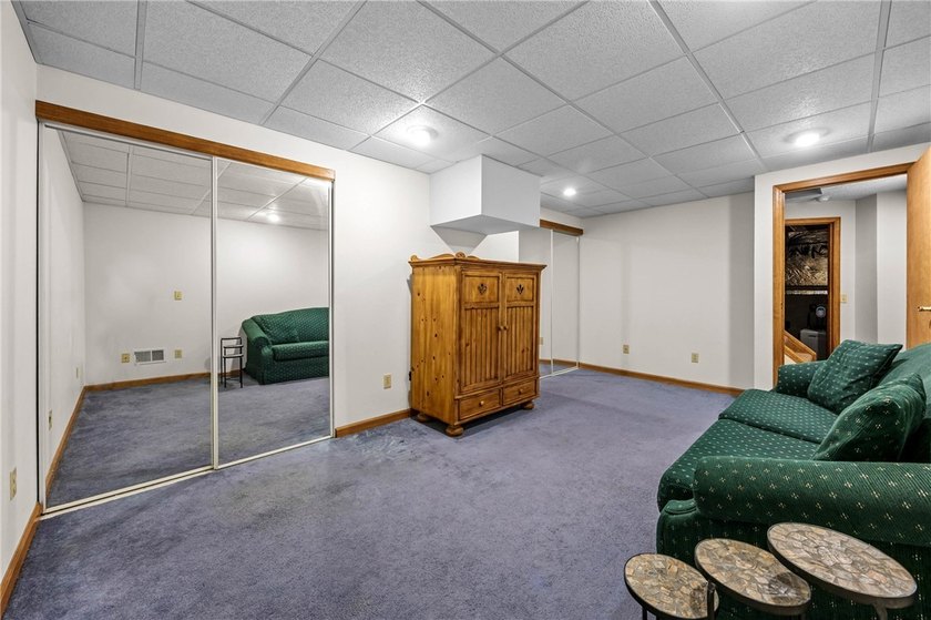 Welcome to this impeccably maintained 4-bedroom, 3.5-bath - photo 40
