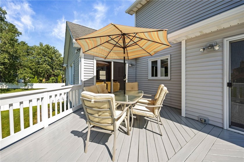 Welcome to this impeccably maintained 4-bedroom, 3.5-bath - photo 41
