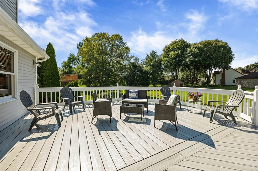 Welcome to this impeccably maintained 4-bedroom, 3.5-bath - photo 42