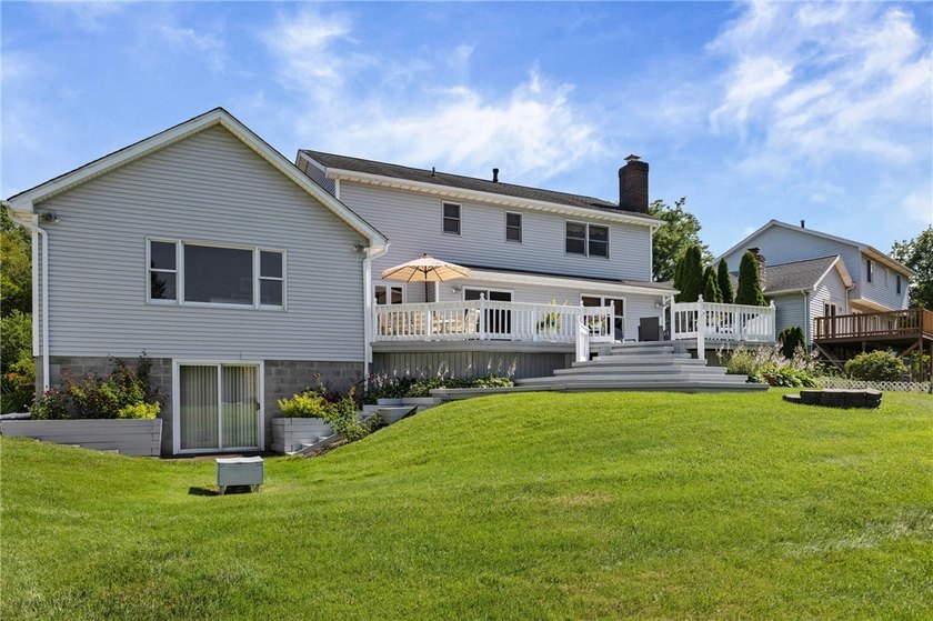 Welcome to this impeccably maintained 4-bedroom, 3.5-bath - photo 46