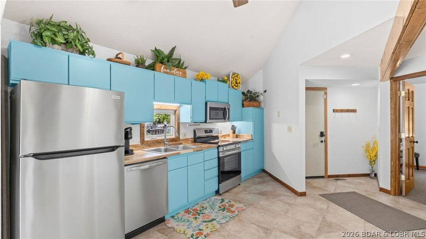 Welcome to this beautifully updated 3-bedroom, 2.5 bath - photo 47