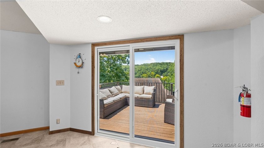 Welcome to this beautifully updated 3-bedroom, 2.5 bath - photo 48