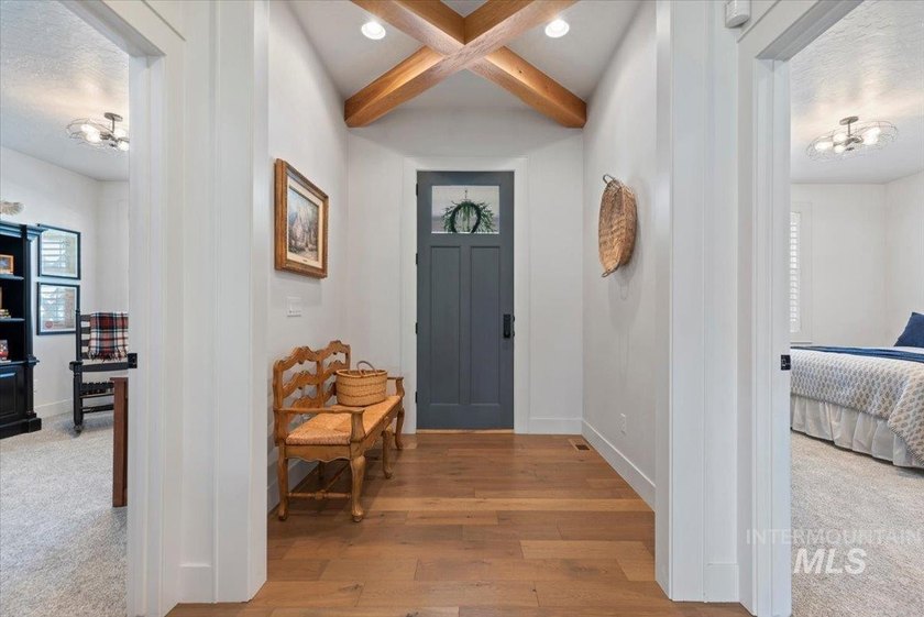 Don't miss this 2018 Parade Home, built by Vantage Homes with - photo 6