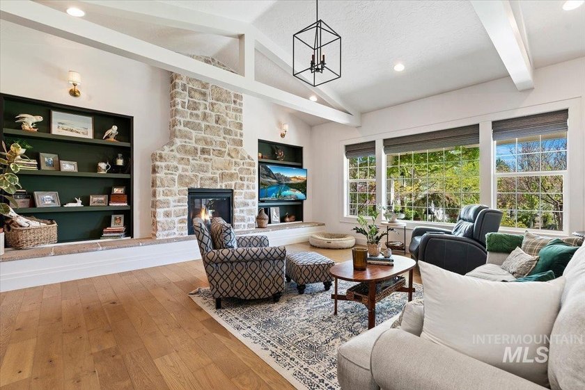 Don't miss this 2018 Parade Home, built by Vantage Homes with - photo 8