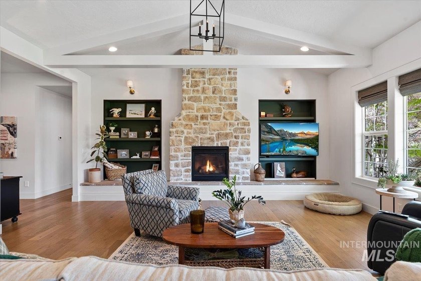 Don't miss this 2018 Parade Home, built by Vantage Homes with - photo 9