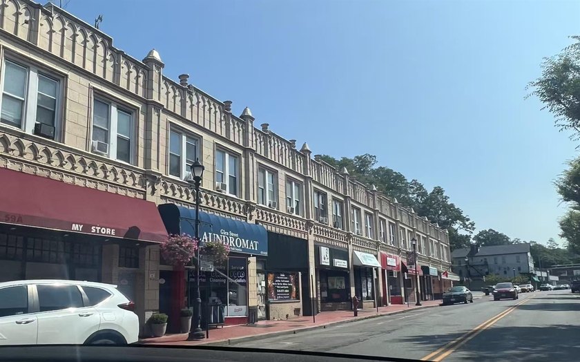 Excellent investment opportunity: Mixed-use building with one - photo 2