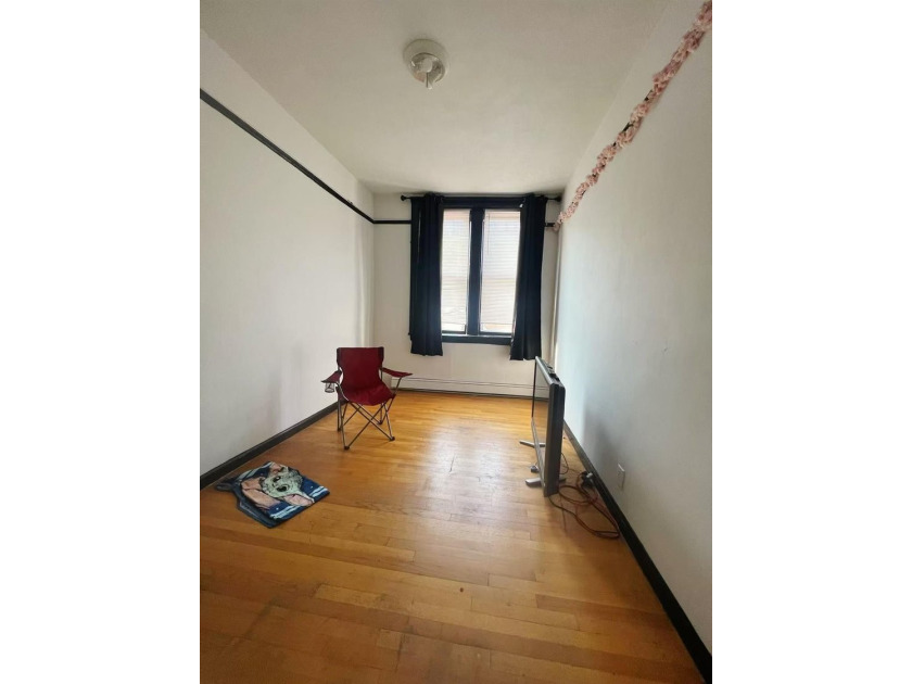 Excellent investment opportunity: Mixed-use building with one - photo 4