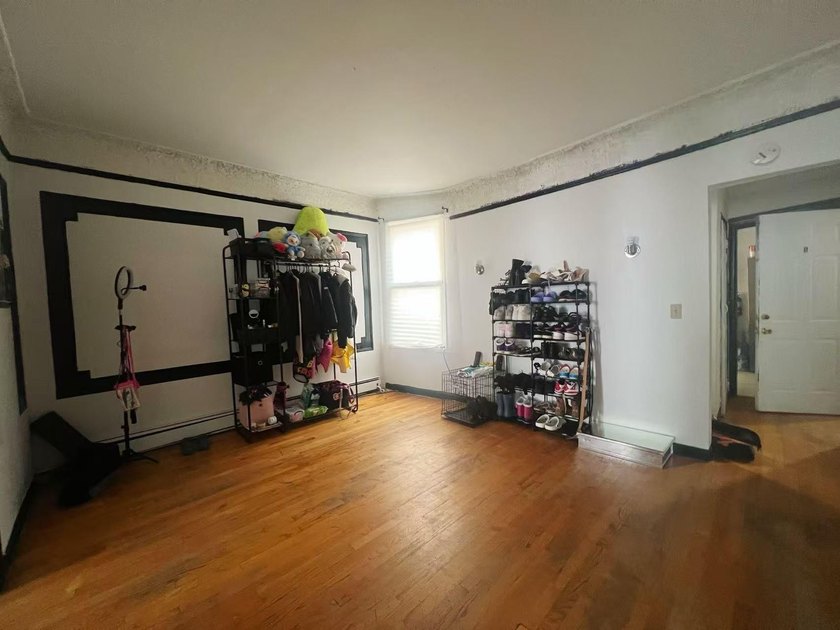 Excellent investment opportunity: Mixed-use building with one - photo 6