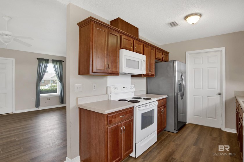 Priced to sell! 3 Bedroom 2 bath home close to town in Central - photo 12