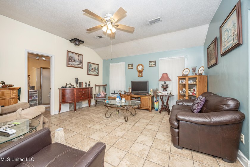 Discover exceptional potential with this 3 bedroom, 2 bath home - photo 14