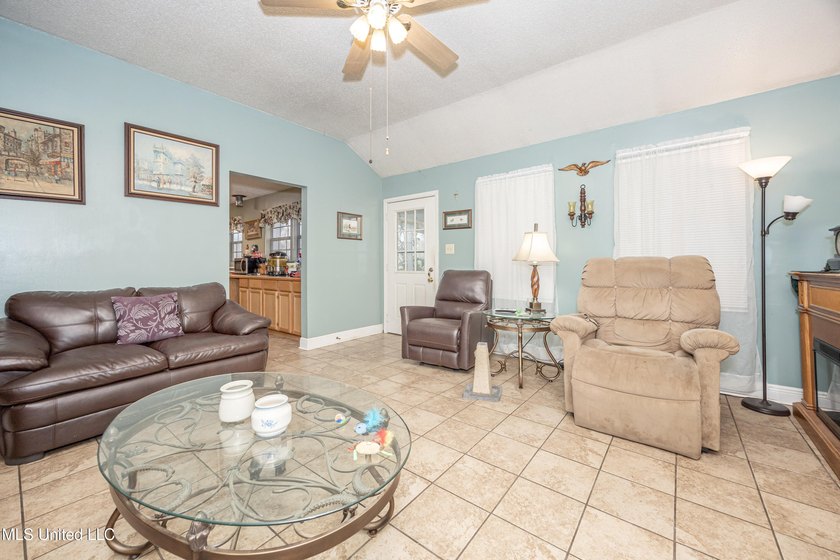 Discover exceptional potential with this 3 bedroom, 2 bath home - photo 15