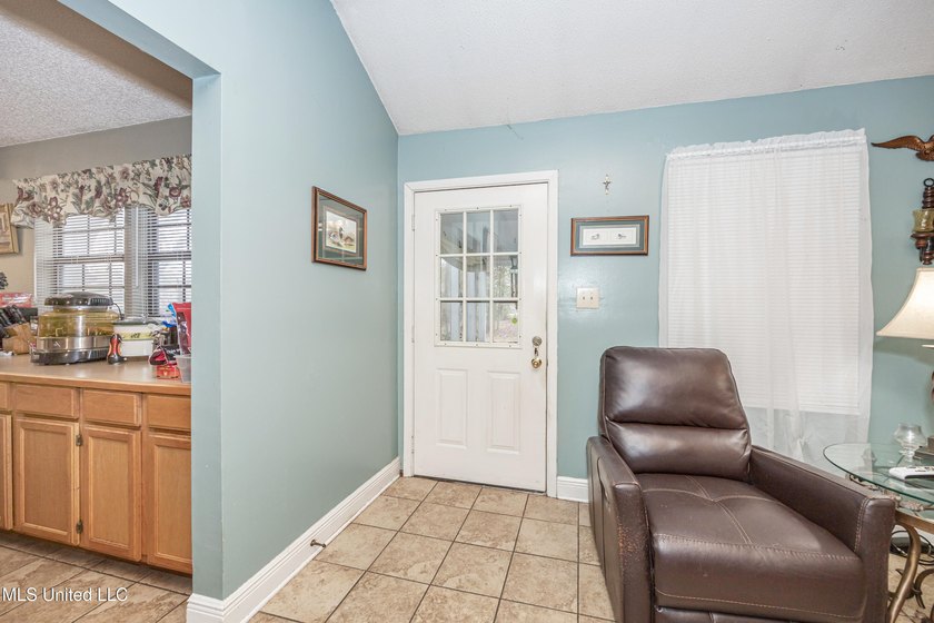 Discover exceptional potential with this 3 bedroom, 2 bath home - photo 20