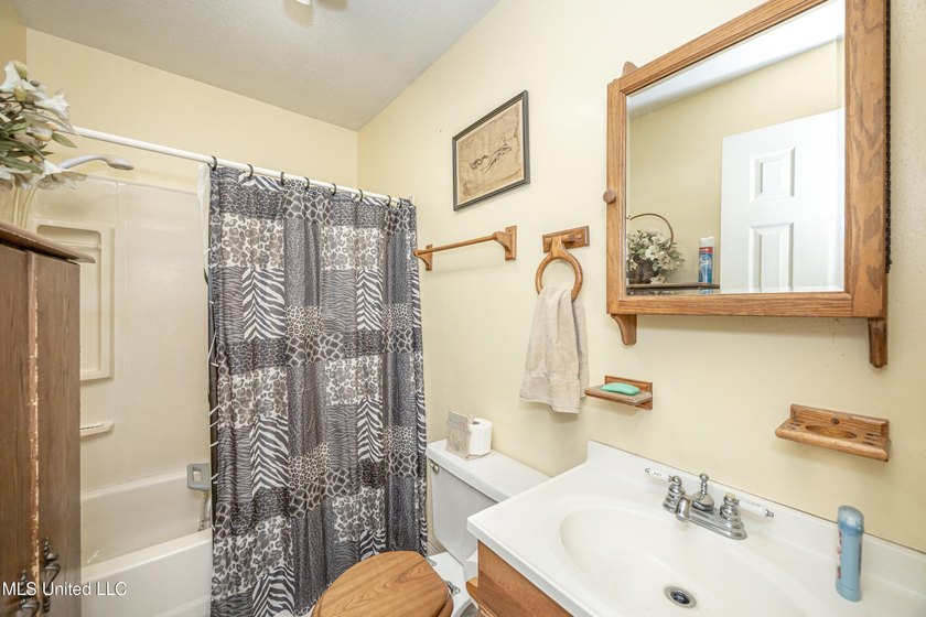 Discover exceptional potential with this 3 bedroom, 2 bath home - photo 29