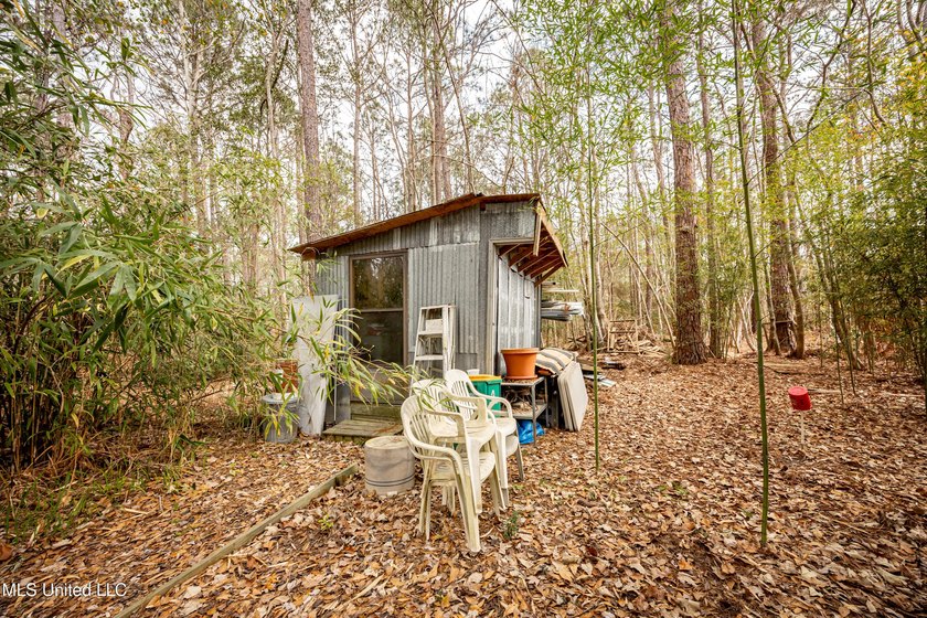 Discover exceptional potential with this 3 bedroom, 2 bath home - photo 43