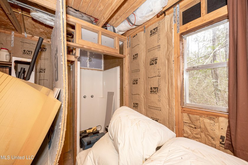 Discover exceptional potential with this 3 bedroom, 2 bath home - photo 50